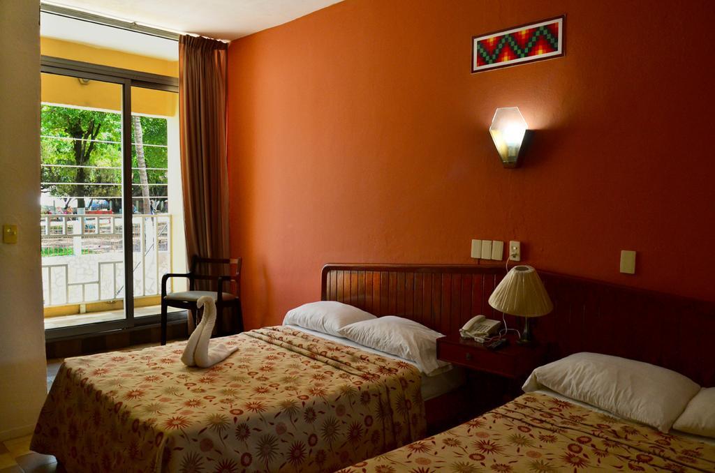 Hotel Паленке Екстериор снимка