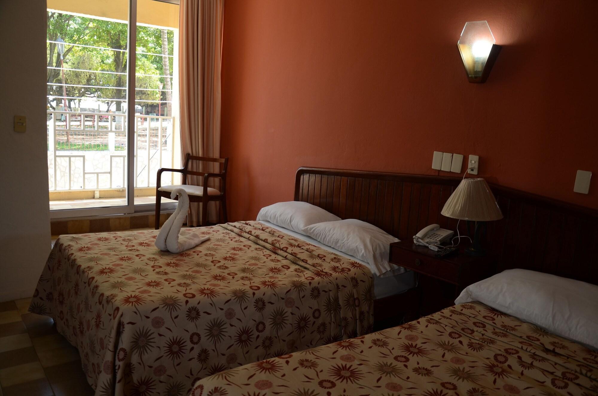 Hotel Паленке Екстериор снимка